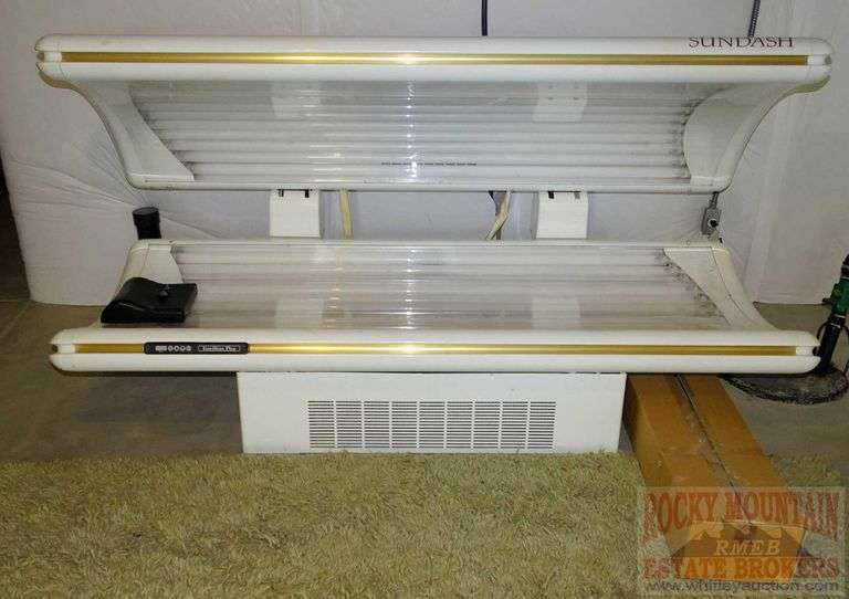 Sundash Intellitan Plus 7' Commercial Tanning Bed with Extra Bulbs and