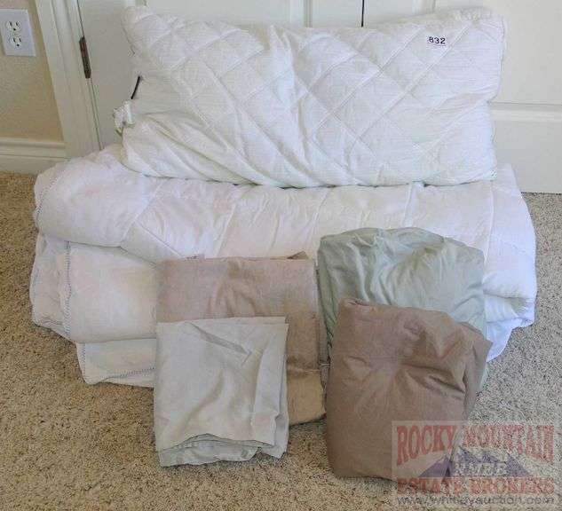 Chaps King Size mattress pad & pillow and assorted King size sheets