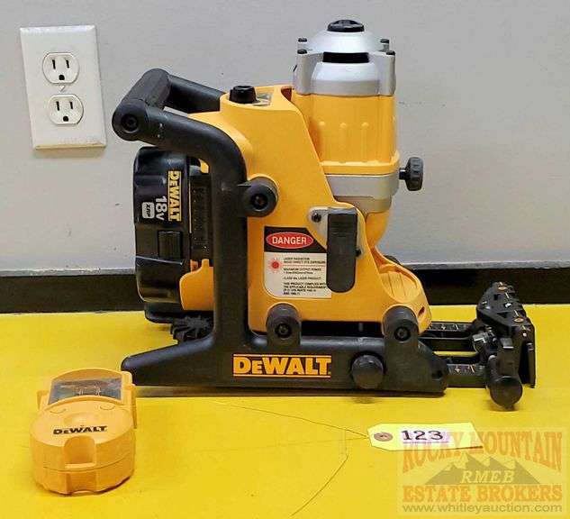 DeWalt DW073 9.6V 18V Cordless Rotary Laser with DeWalt DW0732