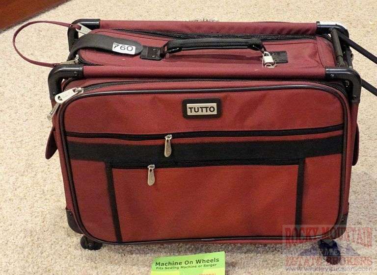 Tutto rolling sewing machine case with lots of compartments. This is