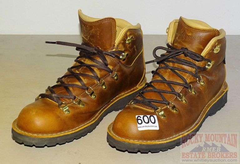 danner gore tex hiking boots