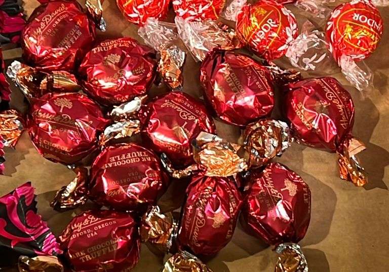 Assorted Individually Wrapped Lindor Chocolates, Harry & David Dark