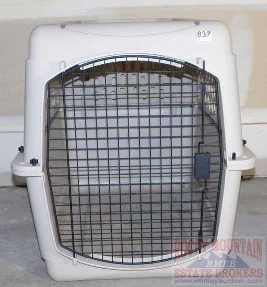 Large Bargain Hound dog crate, 32"X26"X39". Door is 23"X18". Rocky