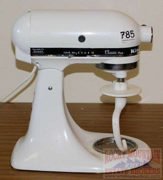 Kitchen Aid Classic Plus Series 4.5 Quart TiltHead Stand Mixer. This