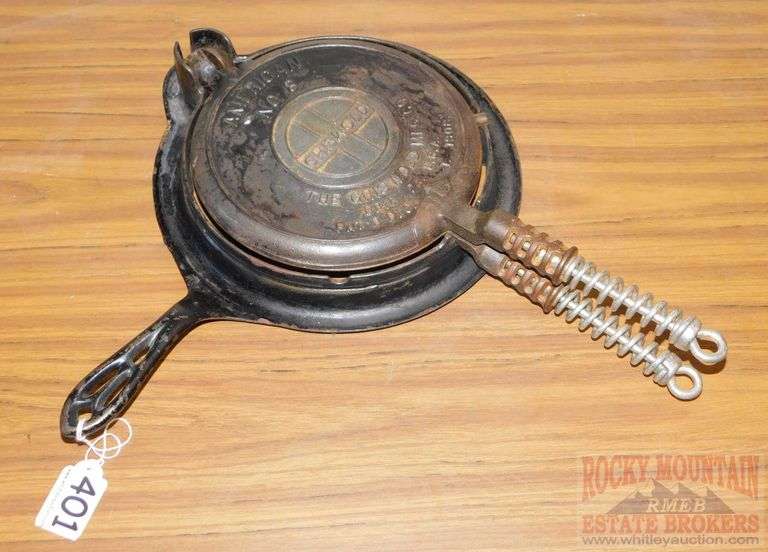 Wonderful Vintage Griswold No. 8 American Cast Iron Waffle Maker with