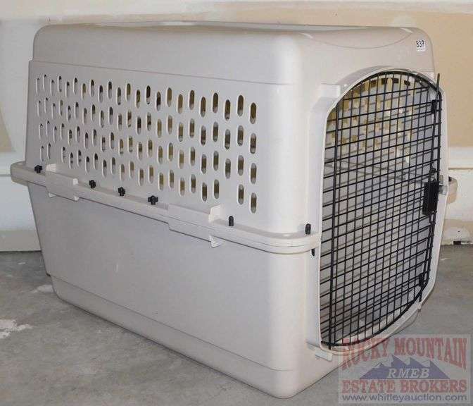Large Bargain Hound dog crate, 32"X26"X39". Door is 23"X18". Rocky