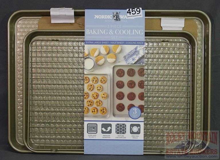New Nordic Ware 3 Piece Baking & Cooling Set. This set includes an extra large baking sheet