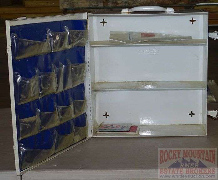 Cintas Wall Mount 1 Door Metal FirstAid 16"X15"X6". Rocky