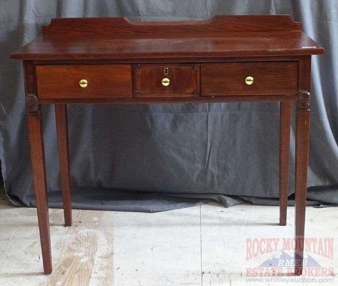 Vintage 3Drawer Mahogany Finish DeskDressing Table. 31"x36"x 19