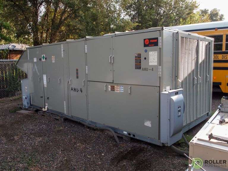 2014 Trane Voyager Commercial Rooftop Air Conditioner, 3ph, 208V, 60Hz, s/n  C14F03871 - Roller Auctions