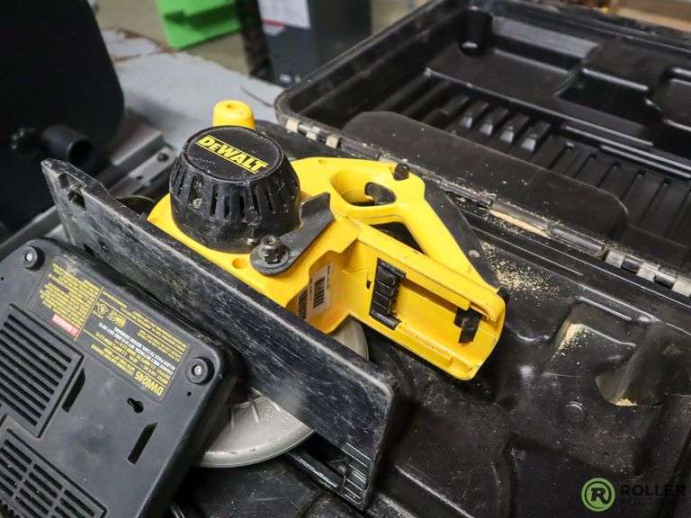 DeWalt DW007 24V Circular Saw With Battery and Charger Roller Auctions