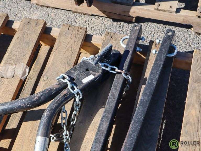 (2) Tow Bar Hitches Roller Auctions