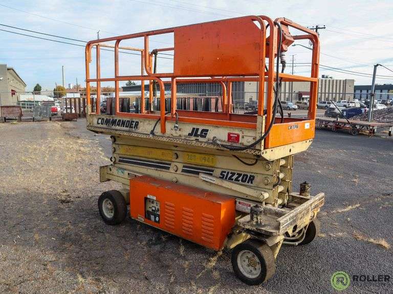 JLG Commander CM2546 25' Scissor Lift Roller Auctions