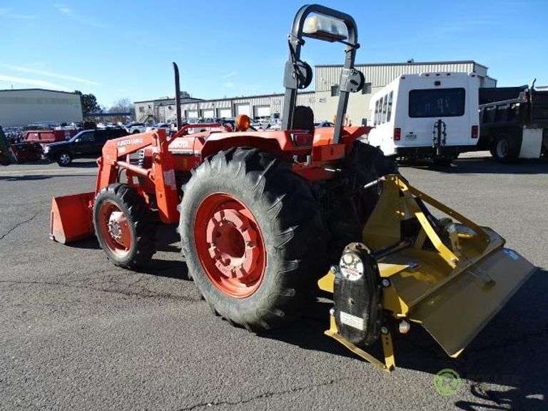 2000 Kubota M6800 Utility Special 4WD Tractor, 4Cylinder Diesel