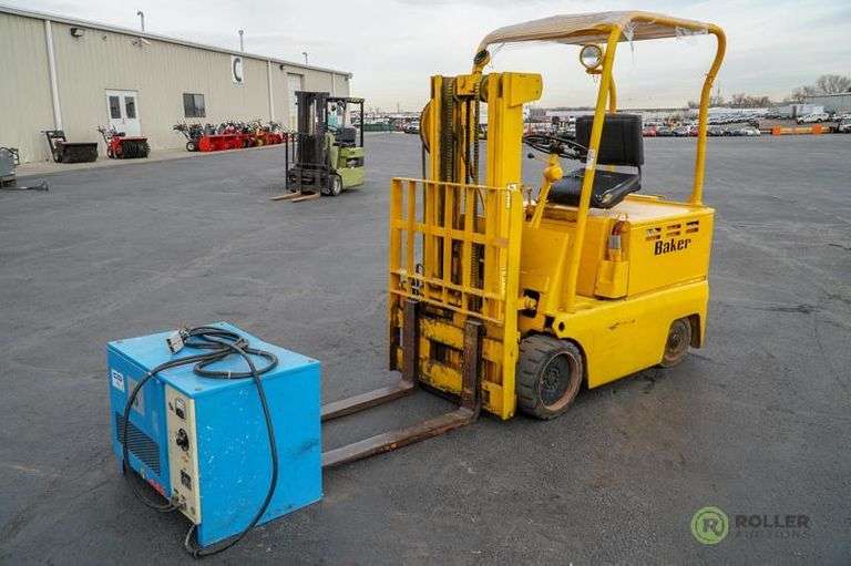 Baker Electric Forklift 42in Forks, 2Stage, Solid Tires, Showing 3315