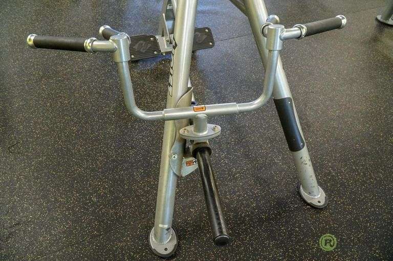 Hoist CF3661 Incline Leverage Row, Plate Loaded, Dual Grip Roller