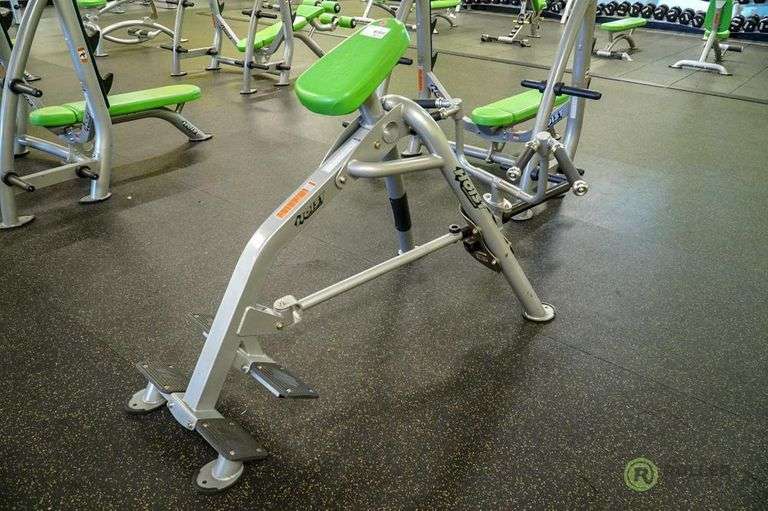 Hoist CF3661 Incline Leverage Row, Plate Loaded, Dual Grip Roller