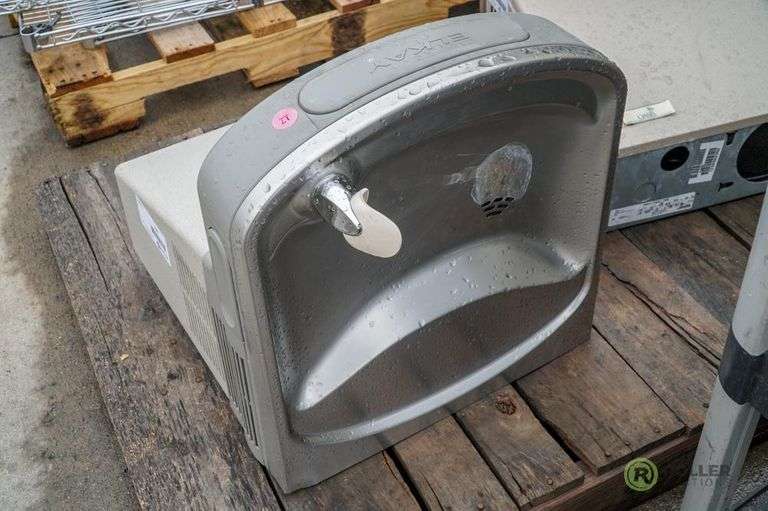 Elkay EZFS81C Wall Mounted Refrigerated Drinking Fountain Roller Auction
