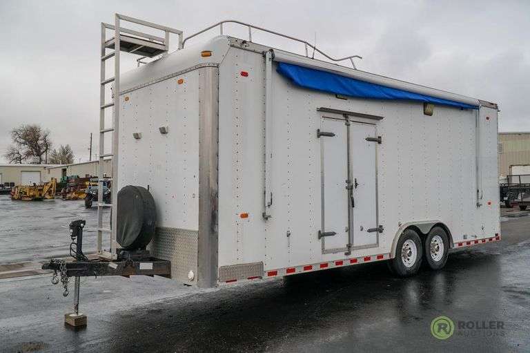 2001 CGMT T/A ENCLOSED TOY HAULER TRAILER, 24' x 8', Electric Jack