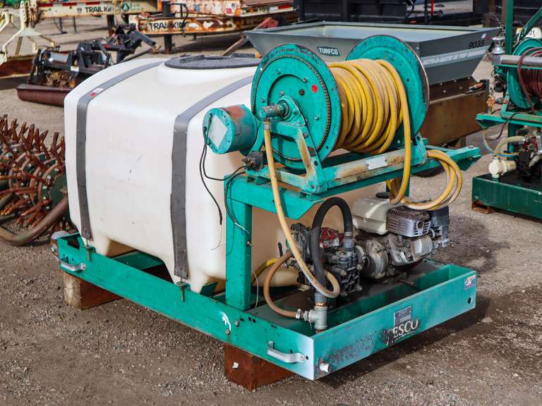 Lesco Skid Mounted Spray System, 200 Gallon Plastic Tank, Honda 5.5 HP
