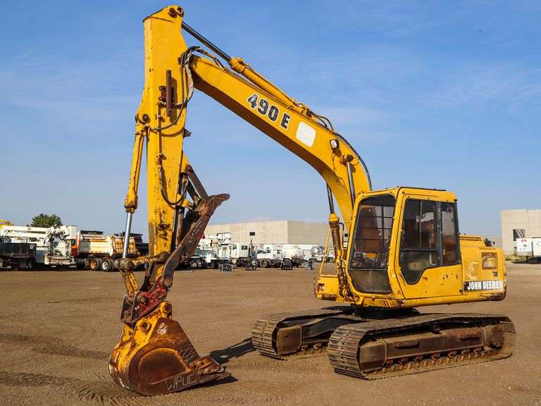 John Deere 490E Hydraulic Excavator, 24in TBG, 30in Bucket with