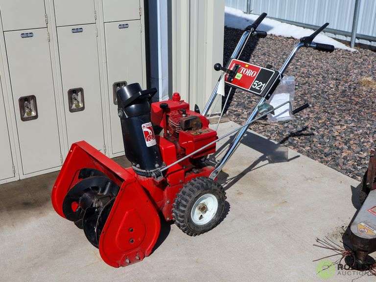 Toro 521 Snow Blower, Gas (Inoperable Needs Carburetor Rebuilt