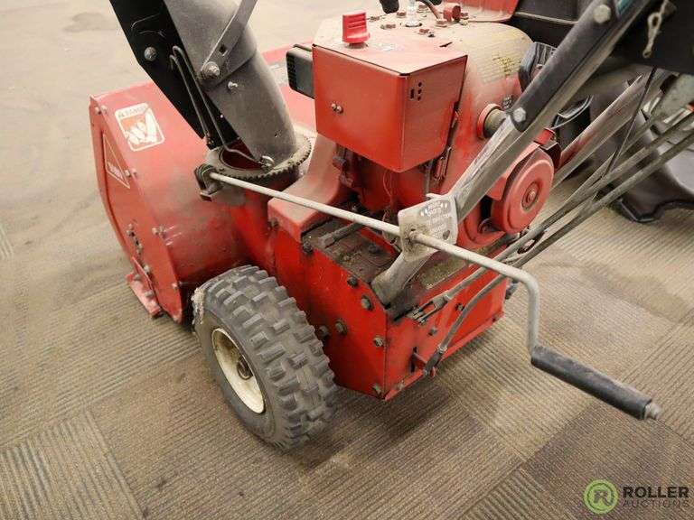 Toro 724 Snowblower With (2) Gas Cans Roller Auctions