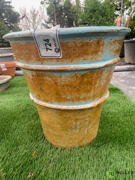 Pottery Roller Auction