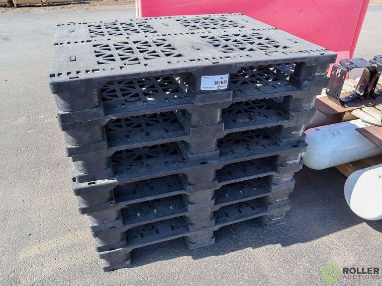 (7) Miller Coors Plastic Pallets Roller Auction