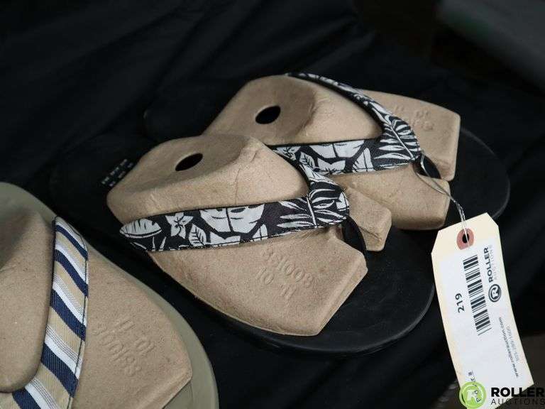 acorn women's sheepskin moxie bootie slipper