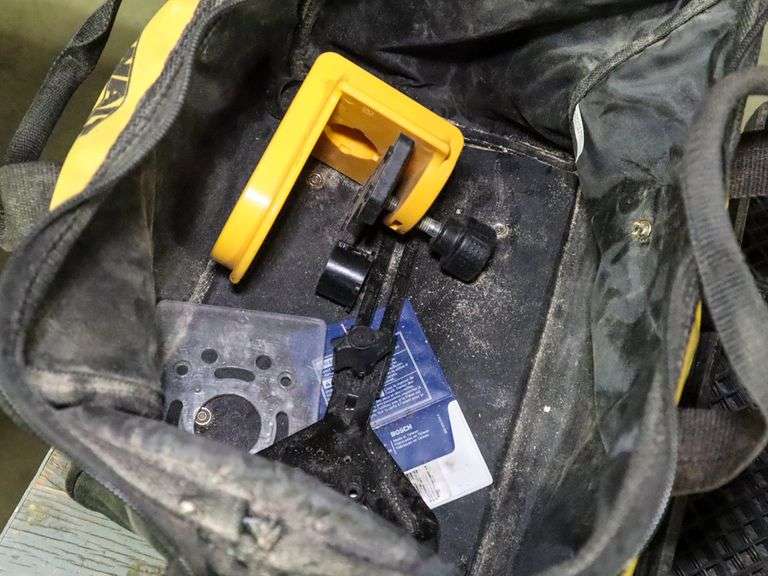 DeWalt DWP611 Compact Router with Router Plunge Base Roller Auctions