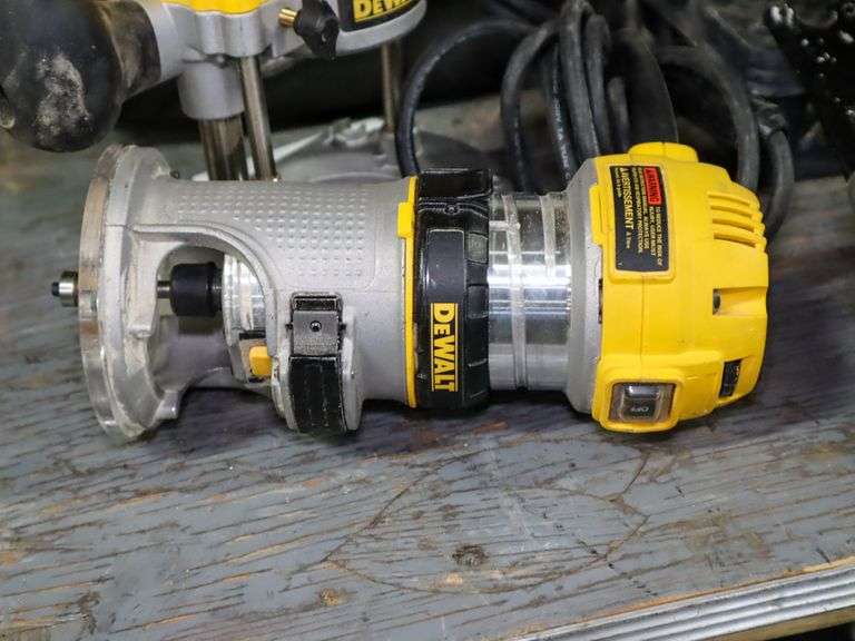 DeWalt DWP611 Compact Router with Router Plunge Base Roller Auctions