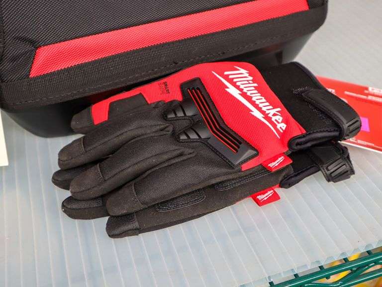 milwaukee back packs