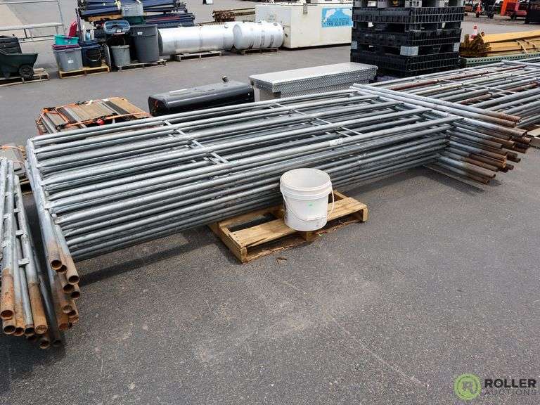 (10) 10' Livestock Panels With Clamps Roller Auctions