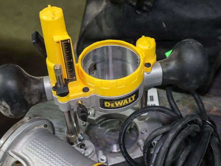 DeWalt DWP611 Compact Router with Router Plunge Base Roller Auctions