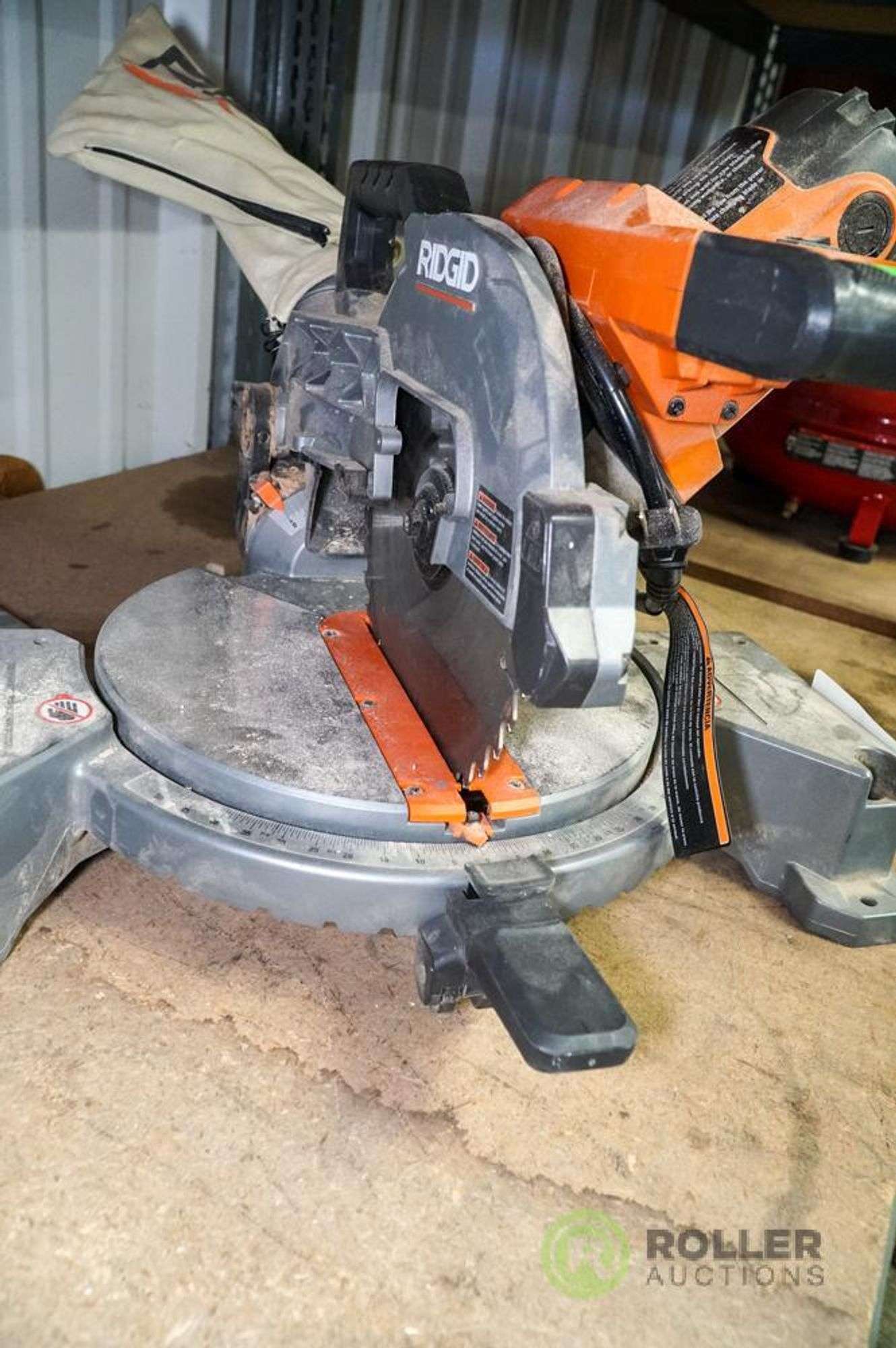 Ridgid R4113 10in Miter Saw - Roller 