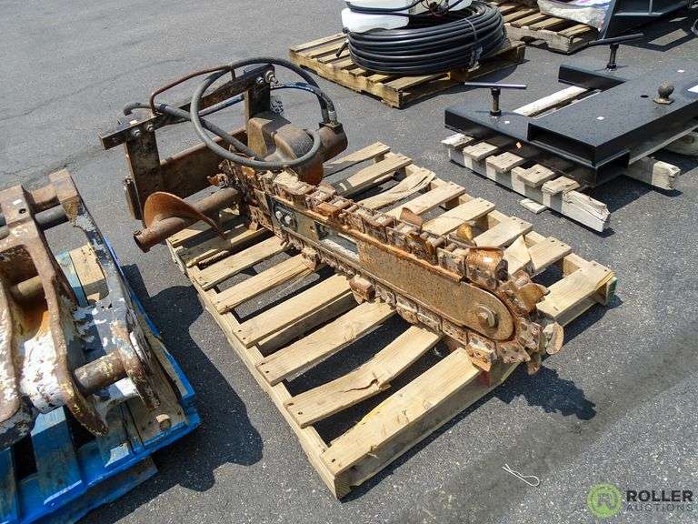 Toro 36in Trencher Attachment to Fit Dingo Mini Loader (Quick Attach Plate Damaged) Roller