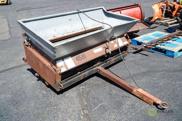 Turfo F12D MeteRMatic Pull Behind Top Dresser, Pintle Hitch Roller