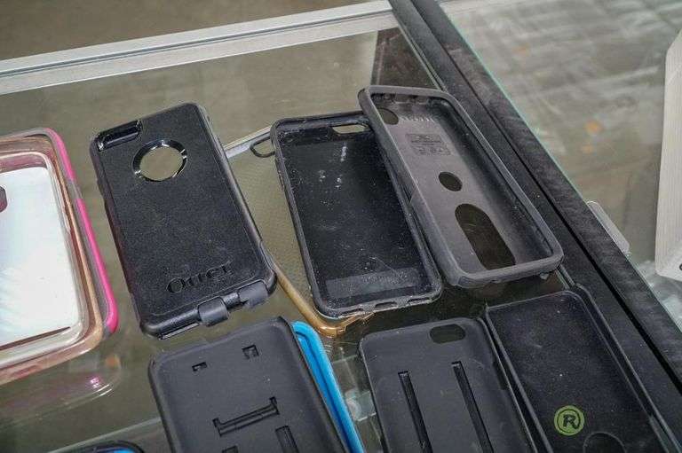 Tray of Cell Phone Cases Roller Auctions