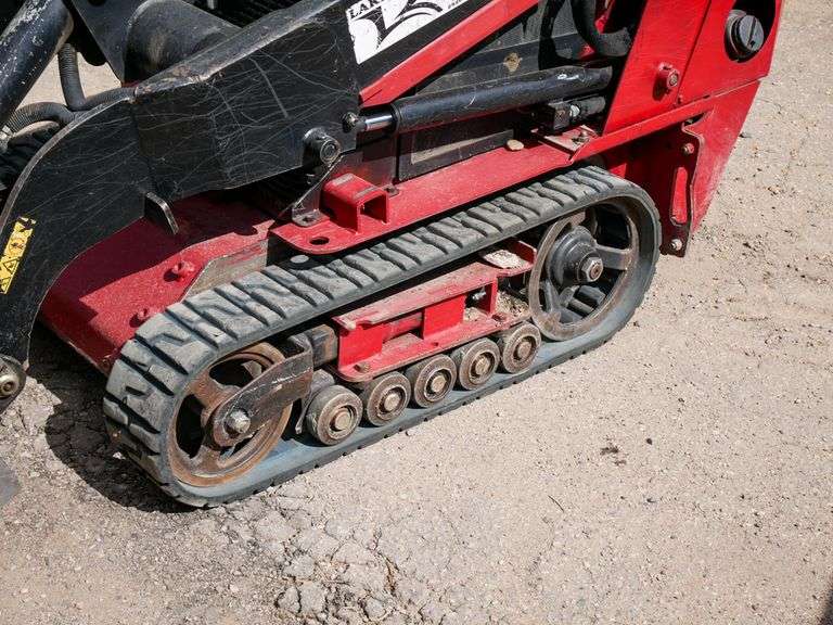 Toro Dingo Walk Behind Mini Loader, Kubota 3cyl Diesel, 36in Bucket