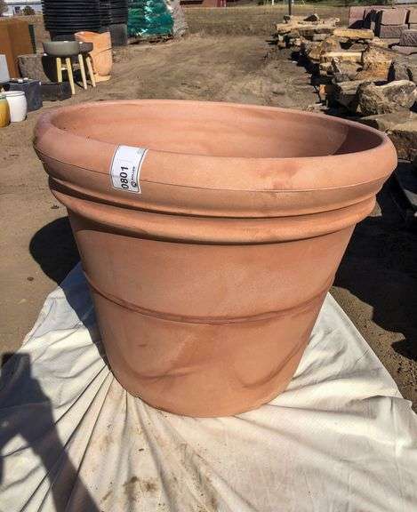 Pottery Roller Auction