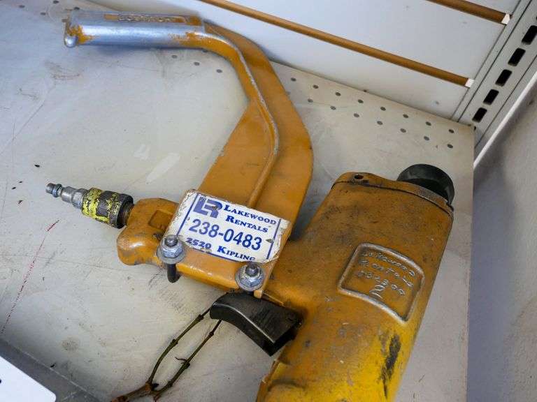 Pneumatic Bostitch M111 Hardwood Flooring Cleet Nailer Roller Auctions
