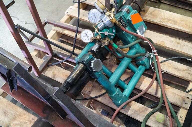Victor DC2400 Duplicutter Pattern Torch, 1000 lb Capacity Hand Wench Lift Roller Auctions
