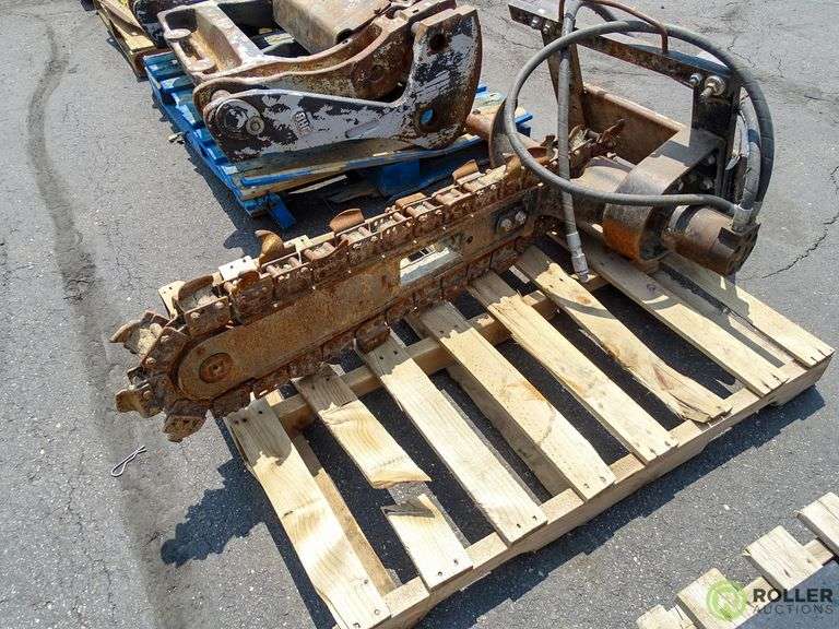 Toro 36in Trencher Attachment to Fit Dingo Mini Loader (Quick Attach Plate Damaged) Roller