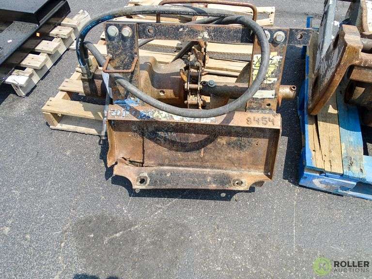 Toro 36in Trencher Attachment to Fit Dingo Mini Loader (Quick Attach Plate Damaged) Roller