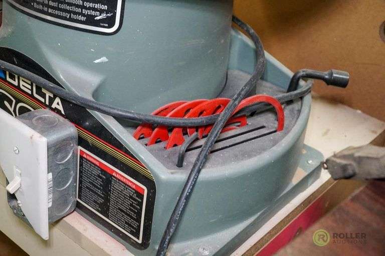 Delta BOSS Benchtop Oscillating Spindle Sander on Cart Roller Auctions