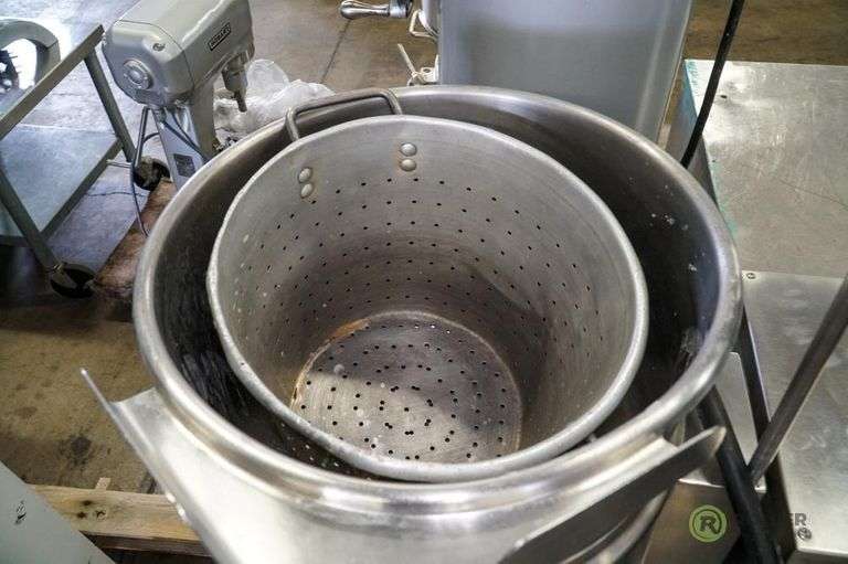 Cleveland KET12T Tilt Kettle with Strainer Roller Auctions