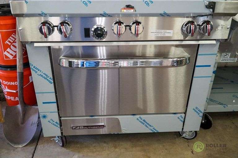 New Southbend S36D 6Burner Range with Lower Oven on Casters, Gas