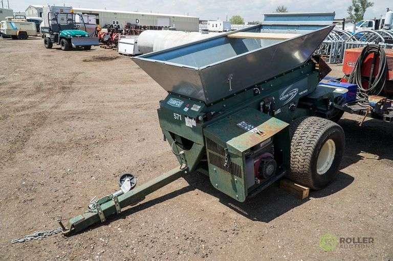 Turfco Wide Spin 1530 TowBehind Top Dresser, Briggs & Stratton
