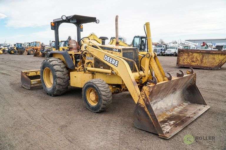 JOHN DEERE 210LE 4WD Tractor/Loader, Gannon 89in Hydraulic Box Scraper